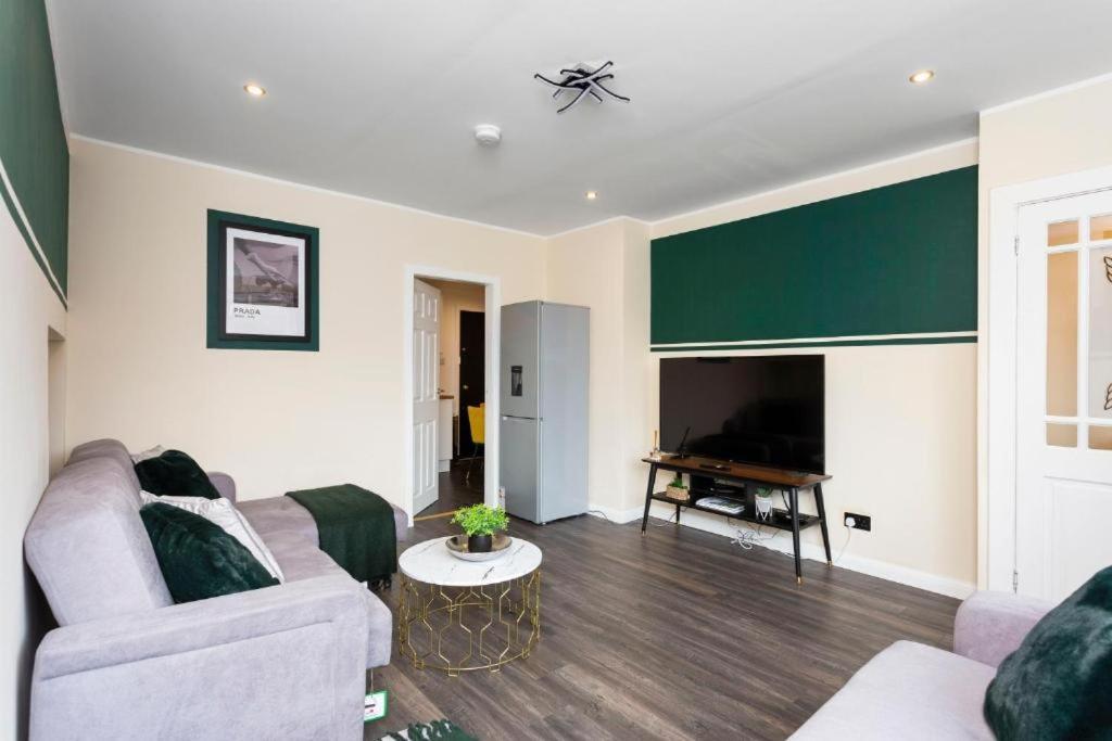 Stylish 3 Bed Edinburgh Abode-Parking And Gardenアパートメント エクステリア 写真
