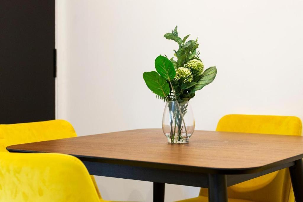 Stylish 3 Bed Edinburgh Abode-Parking And Gardenアパートメント エクステリア 写真