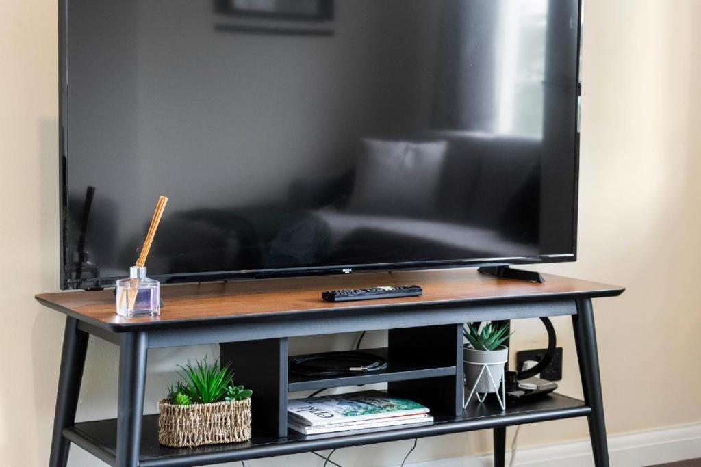 Stylish 3 Bed Edinburgh Abode-Parking And Gardenアパートメント エクステリア 写真