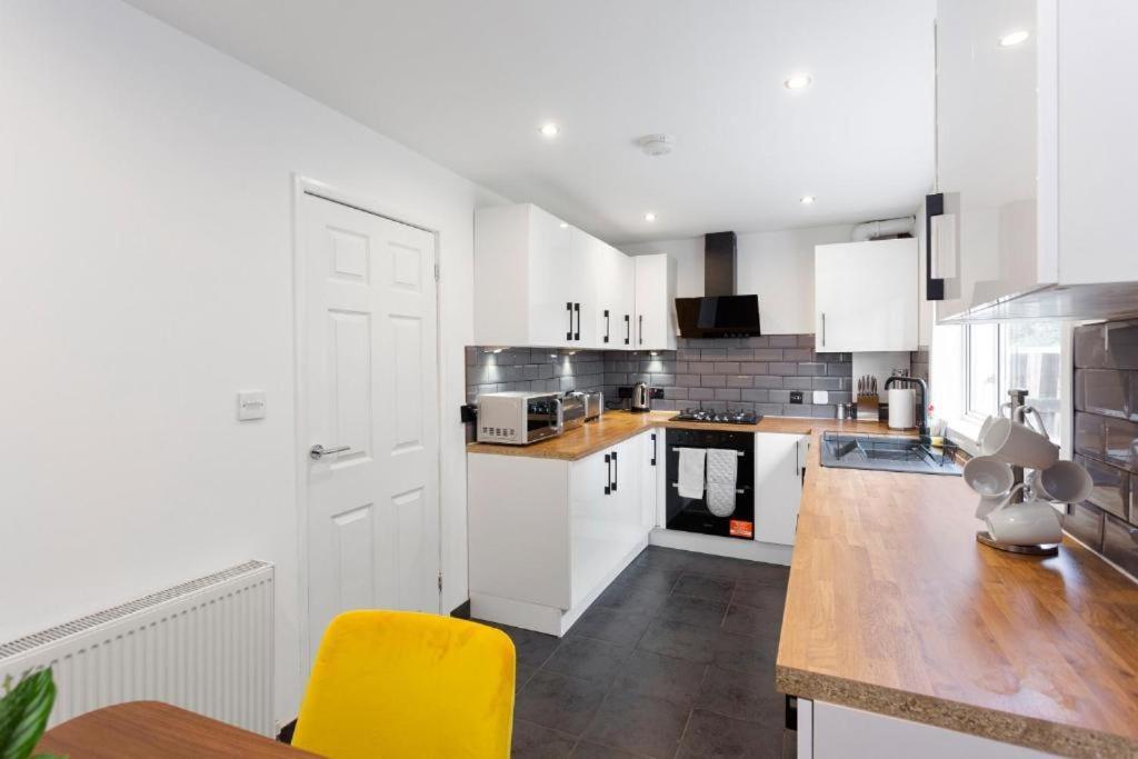 Stylish 3 Bed Edinburgh Abode-Parking And Gardenアパートメント エクステリア 写真