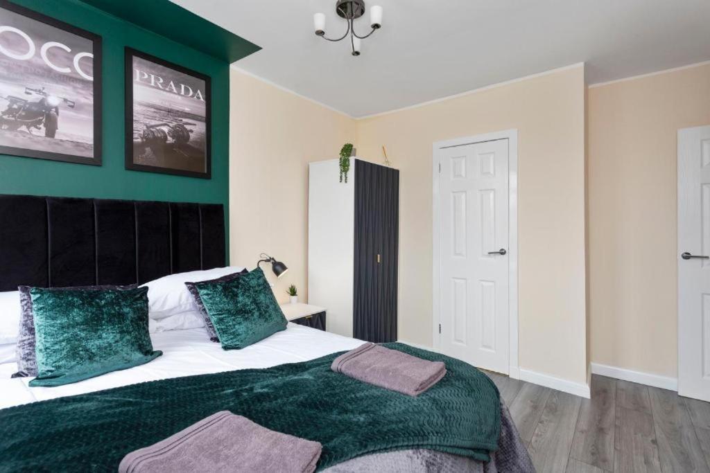 Stylish 3 Bed Edinburgh Abode-Parking And Gardenアパートメント エクステリア 写真