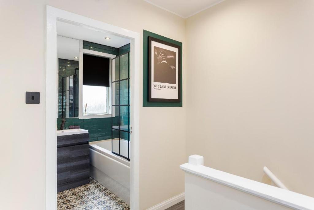 Stylish 3 Bed Edinburgh Abode-Parking And Gardenアパートメント エクステリア 写真